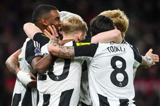 Newcastle Pecundangi Tuan Rumah Manchester United 2-0