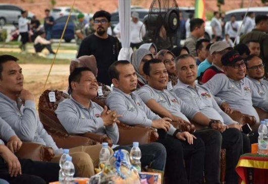 Pimpinan DPRD Pekanbaru Tanam Pohon Bersama Kapolresta