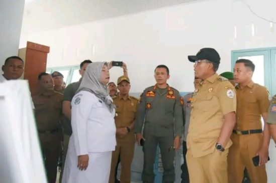 Pj Bupati Tapteng Sidak Proyek Rehab Puskesmas Badiri