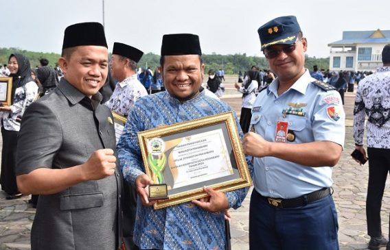 Ketua DPRD Kota Pekanbaru Hadiri Upacara HGN 2024