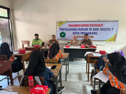 Dosen FH Unilak Berikan Penyuluhan Hukum di SMKN 7 Pekanbaru