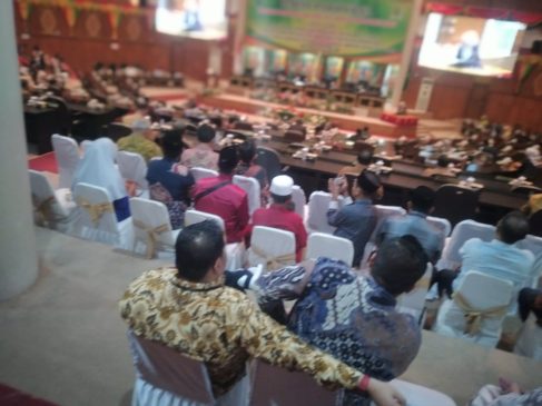 Siti Aisyah dan Raja Jaya Dinata Resmi Dilantik sebagai Anggota DPRD Riau