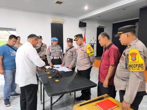 Kapolres Sibolga Lakukan Pengengecekan Senpi Dinas Anggota Polri Secara Berkala