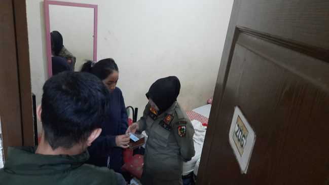 Kedapatan ‘Ngamar’, Satpol PP Pekanbaru Amankan Puluhan Pasangan Muda-mudi