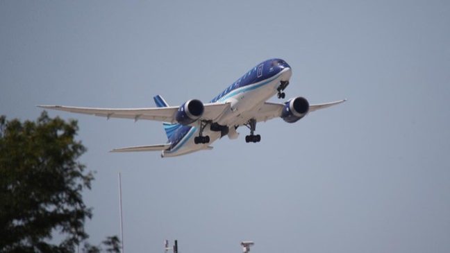 Pesawat Azerbaijan Airlines Jatuh, 25 Orang Selamat