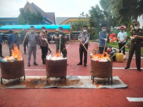 Kejari Bengkalis Musnahkan Barang Bukti dari 187 Perkara