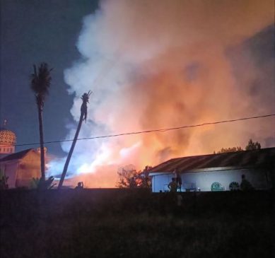 Sejumah Ruko Dua Tingkat di Jalan Bakti Terbakar