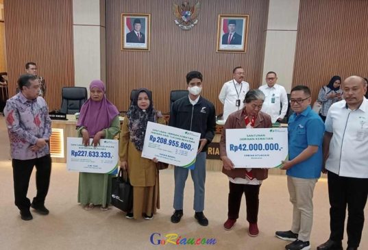 Ahli Waris Keluarga Mantan Pemred GoRiau.com, Terima Santunan BPJS Ketenagakerjaan