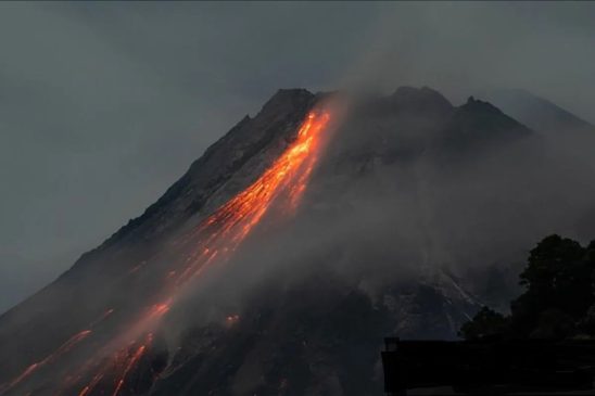 Gunung Berapi di Filipina Meletus, Puluhan Ribu Warga Mengungsi