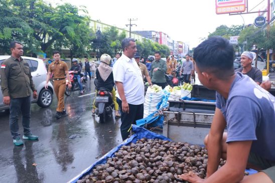 Pedagang Pasar Tumpah Ahmad Yani Pekanbaru Diarahkan Masuk Pasar Rakyat