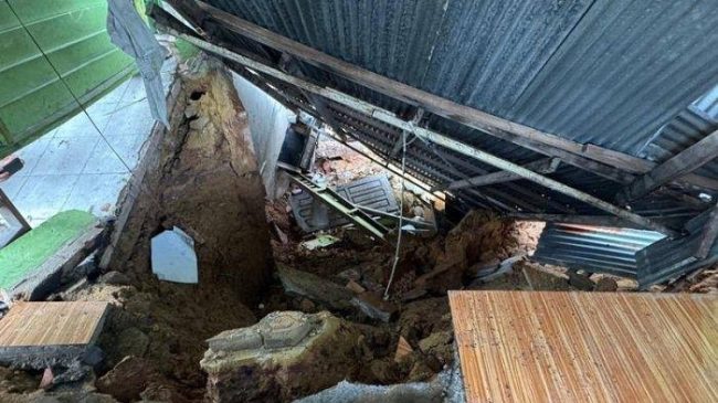 Hujan Lebat 7 Rumah di Pelalawan Longsor