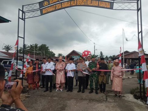 Kapolres Rokan Hulu Resmikan Kampung Bebas Narkoba di Kecamatan Rambah Hilir