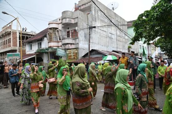 Sekda Kota Sibolga Lepas Pawai Taaruf PD-PKPNU Kota Sibolga