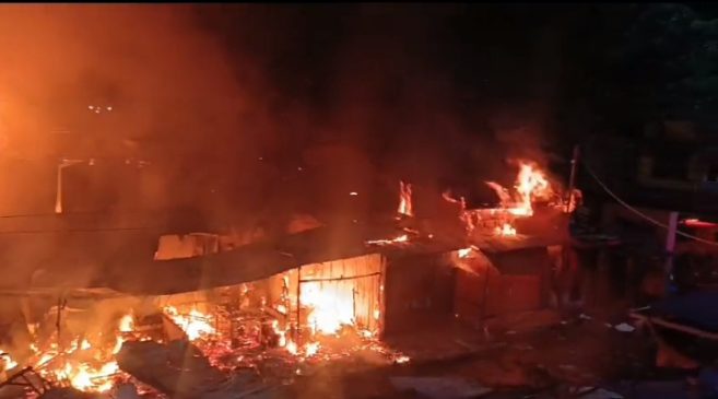 Sijago Merah Haguskan Sejumlah Kios dan Rumah Warga di Pasar Nauli Sibolga