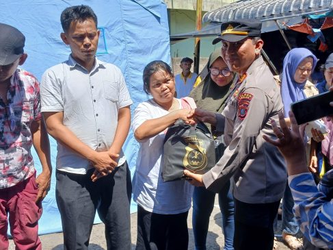 Polres Sibolga Berikan Bansos Korban Kebakaran Pasar Sibolga Nauli