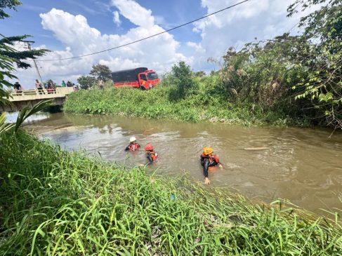 Bocah 9 Tahun Hanyut di Parit Perumahan