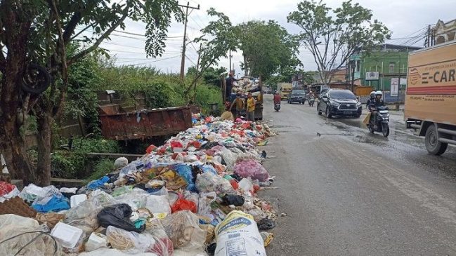Sampah Menumpuk, DLHK Pekanbaru Keluarkan SP 1 Untuk PT EPP