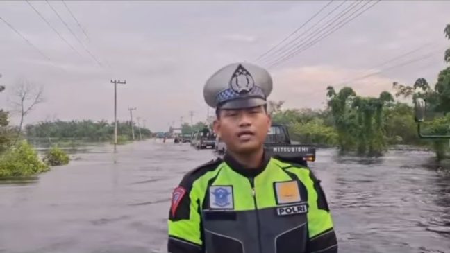 Hati-hati, Banjir Rendam Jalan Lintas Timur KM 83