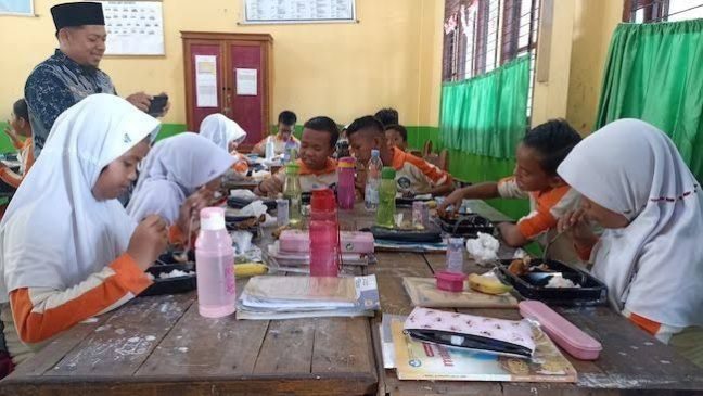 Pemerintah Siapkan Rp 100 Triliun untuk Program Makan Bergizi Gratis 2025