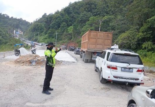 Macet Parah di Wilayah Sumbar, Satlantas Polres Kampar Turun Tangan