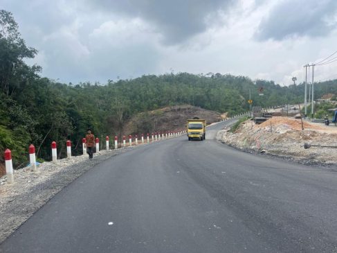 Pengaspalan Jalan di Tanjung Alai Kampar Selesai