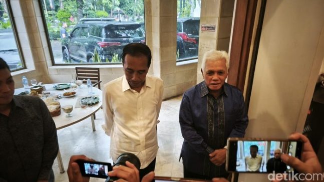 Jokowi dan Hatta Rajasa Makan Siang Bersama
