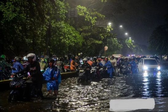 Banjir Landa Jakarta, Lebih 2.000 Warga Mengungsi