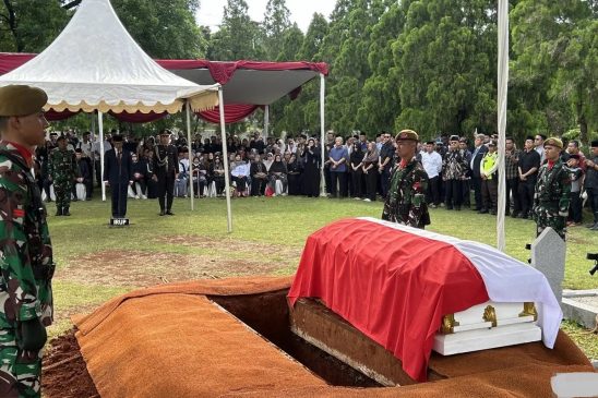 Pemakaman Diplomat Senior Hasjim di TMP Kalibata