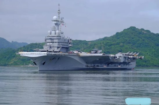Kapal Induk Prancis Sandar di Lombok Barat
