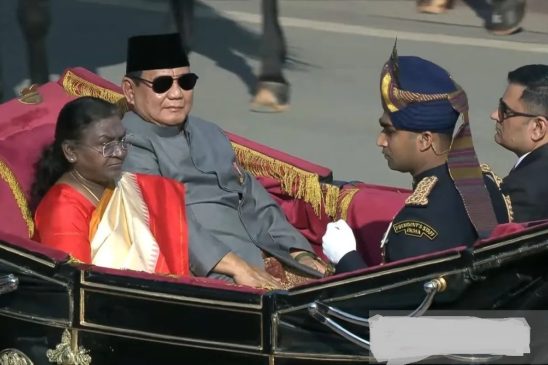 Prabowo Naik Kereta Kuda Bersama Presiden India
