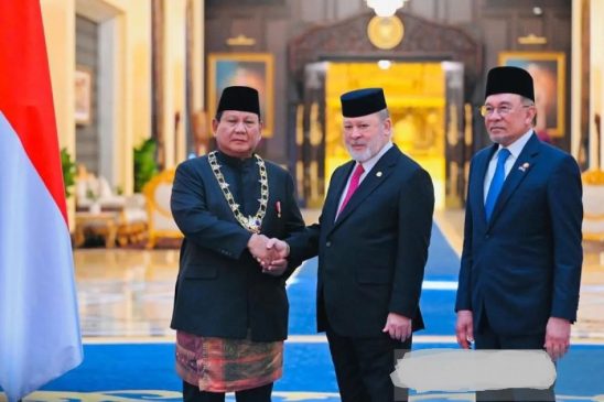 Presiden RI Terima Penghargaan Darjah Kerabat Johor