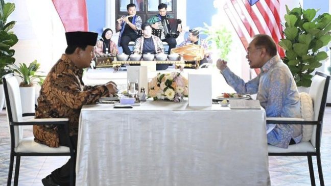 Prabowo Dijamu PM Anwar Diiringi Gamelan