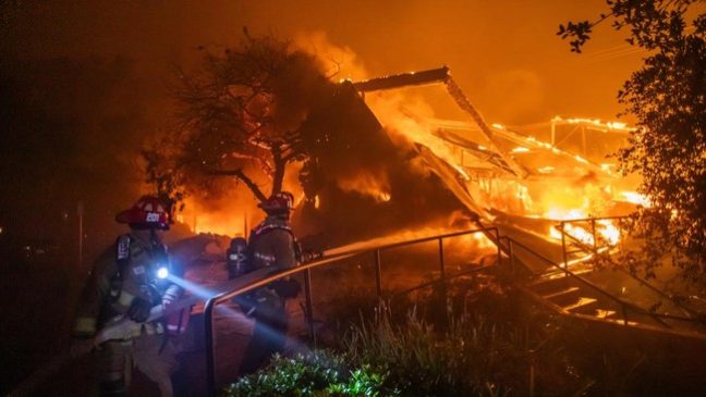 Kebakaran Masih Membara, Kini Los Angeles ‘Diteror’ Tornado Api Firenado