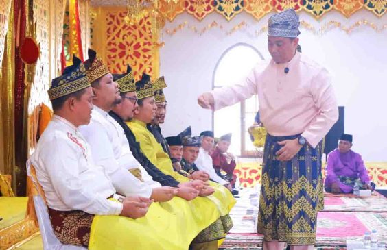 Wawako Pekanbaru Hadiri Tepuk Tepung Tawar untuk DPRD 2024-2029