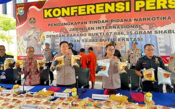 Polda Riau Gagalkan Penyelundupan 87 Kg Sabu dan 51 Ribu Butir Ekstasi Jaringan Internasional