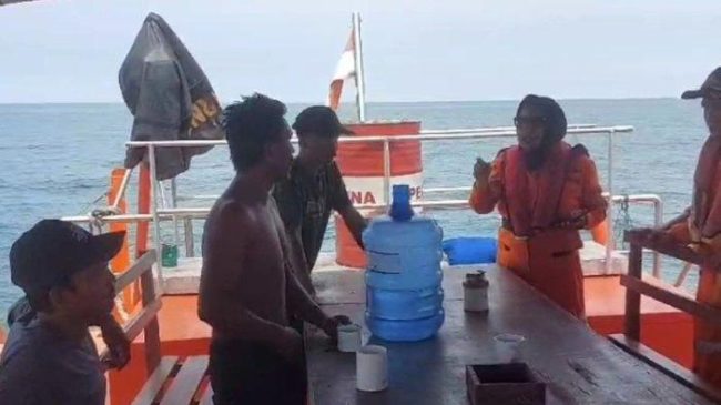Tiga Nelayan Selamat Setelah Terombang-ambing di Laut Selat Malaka