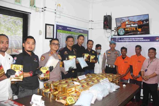 Polres Bengkalis Gagalkan Penyelundupan 100 Bungkus Narkoba di Perairan Sepahat