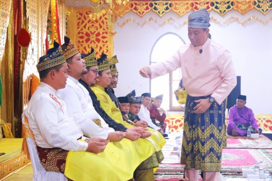 Wakil Wali Kota Pekanbaru Hadiri Prosesi Tepuk Tepung Tawar untuk DPRD 2024-2029
