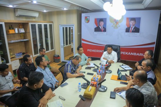Wawako Pekanbaru Pimpin Rapat Penerapan Perwako Tarif Parkir Baru