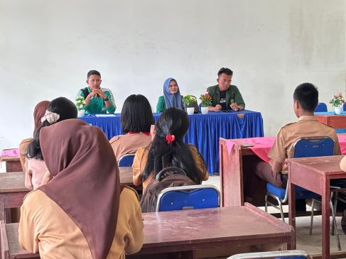 Mahasiswa STIE AL-Washliyah Sibolga Gelar Pengenalan Kampus dan Pembelajaran Era Digital di SMK Negeri 1 Lumut