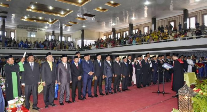 Sekda Tapteng Hadiri Pengucapan Sumpah DPRD Tapteng
