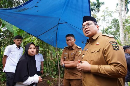 Sampaikan Duka, Wabup Ahmad Fadly Takziah Ke Rumah Keluarga Cinta