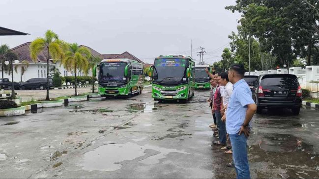 Jelang Pelantikan Suhardiman – Muklisin, Ratusan Warga Kuansing Berbondong-bondong ke Jakarta