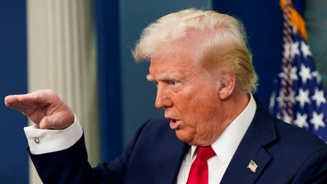 Kecelakaan Pesawat Washington DC, Trump Salahkan Heli Black Hawk