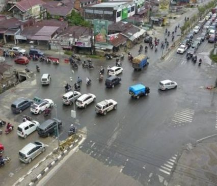Traffic Light Sering Padam, Simpang Empat Panam Pekanbaru Semakin Semrawut