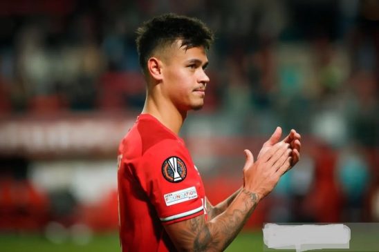 Pelatih Twente Sanjung Permainan Mees Hilgers