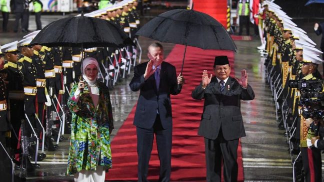 Diguyur Hujan Deras, Presiden Erdogan Tiba di Indonesia