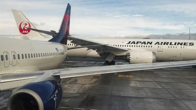 Dua Pesawat Boeing Senggolan di Bandara AS
