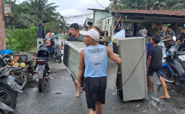 Banjir Pekanbaru, Warga Terpaksa Mengungsi