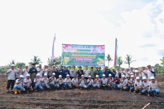 Bupati dan Kapolres Inhil Tanam Jagung di Lahan 3 Hektar